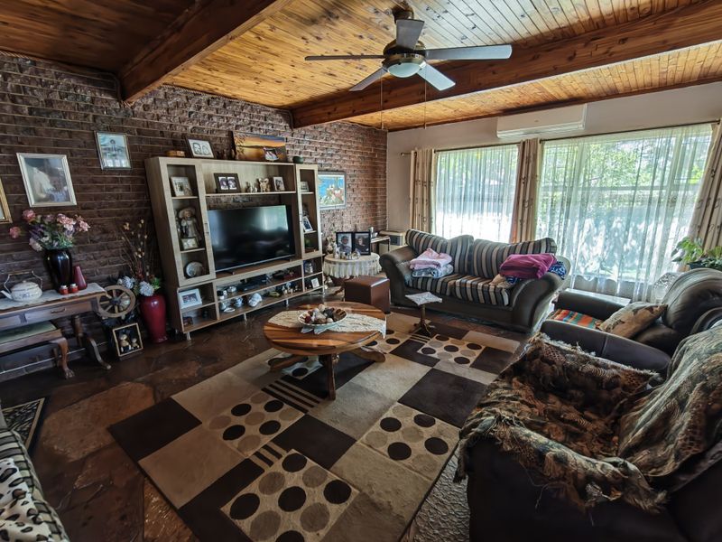 Space for the Family Plus Income Potential in Dorandia - Photo 4