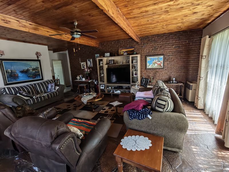 Space for the Family Plus Income Potential in Dorandia - Photo 5