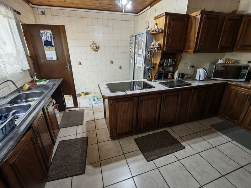 Space for the Family Plus Income Potential in Dorandia - Photo 8