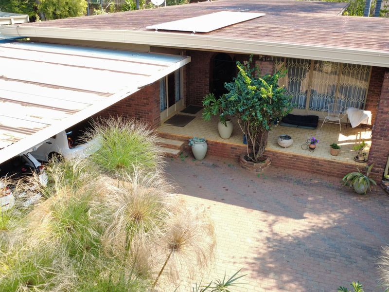 Space for the Family Plus Income Potential in Dorandia - Photo 3