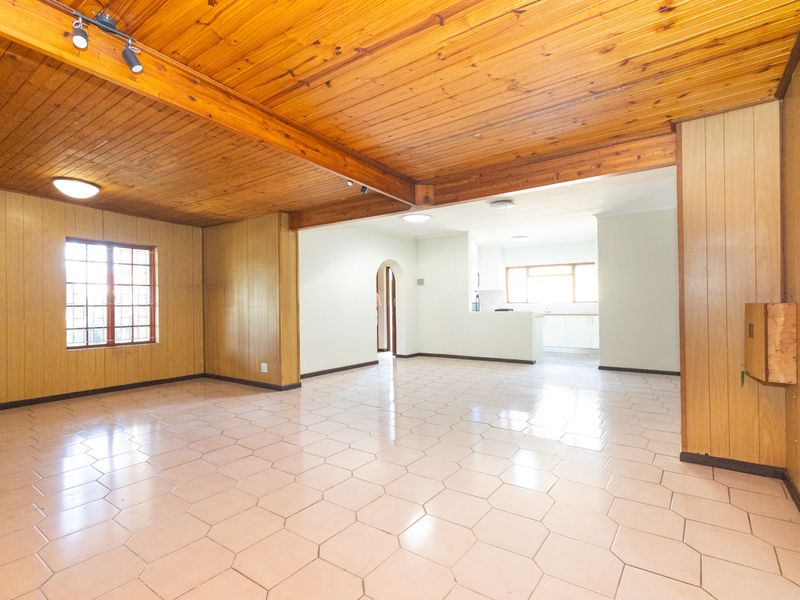 Spacious Home in Ferndale, Brackenfell - Photo 10