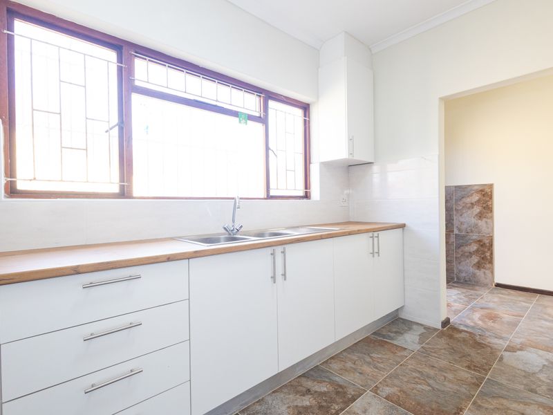 Spacious Home in Ferndale, Brackenfell - Photo 7