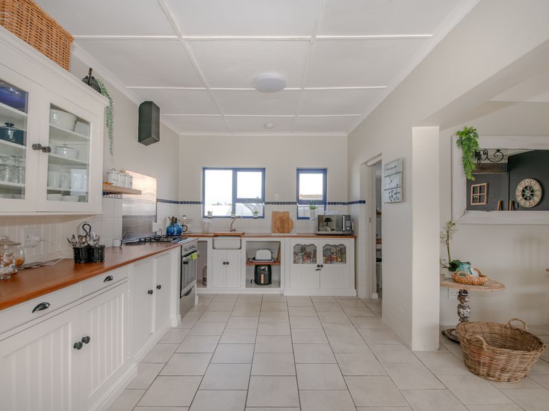 A Light-Filled Coastal Home with Character, Views & Versatile Living - Photo 8
