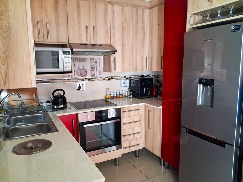 Charming 3-bedroom house for sale in Tlhabane West, Rustenburg! - Photo 5