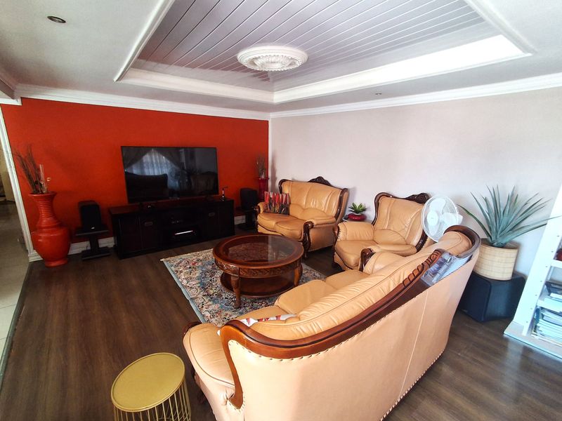 Charming 3-bedroom house for sale in Tlhabane West, Rustenburg! - Photo 10