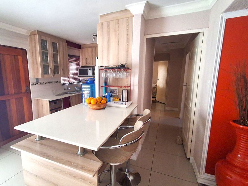 Charming 3-bedroom house for sale in Tlhabane West, Rustenburg! - Photo 7