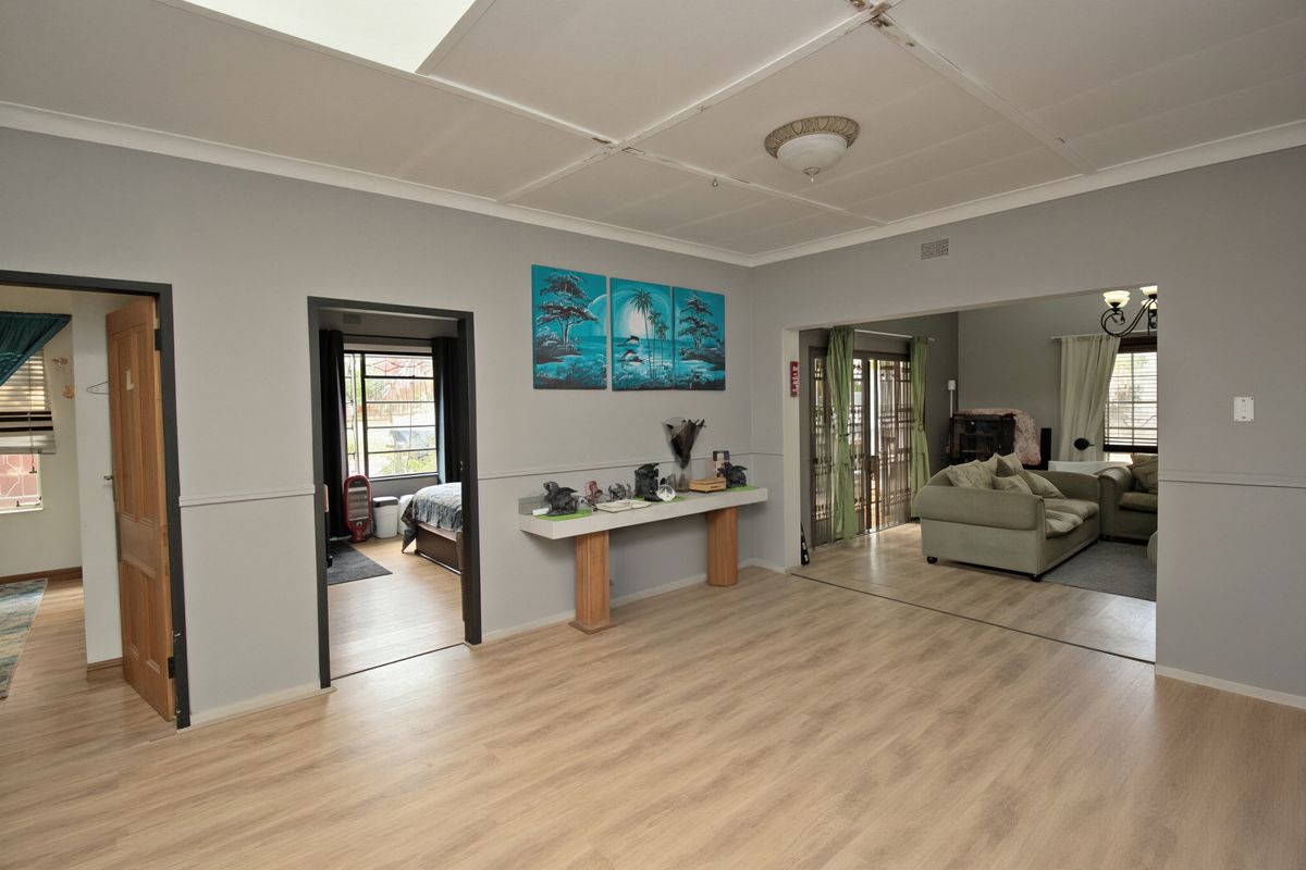 3 Bedroom House + Cottage + Flatlet + Home Office - Photo 4
