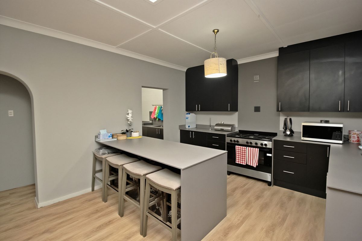 3 Bedroom House + Cottage + Flatlet + Home Office - Photo 5