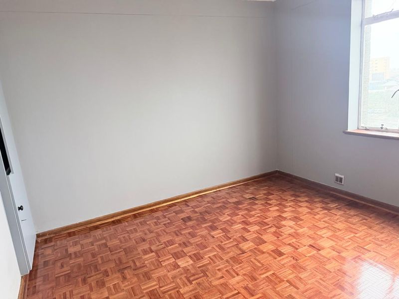 Breathtaking City & Harbour Views - Spacious Newly Renovated Apartment in Central - Photo 10