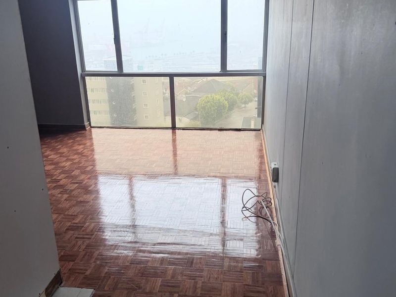 Breathtaking City & Harbour Views - Spacious Newly Renovated Apartment in Central - Photo 8