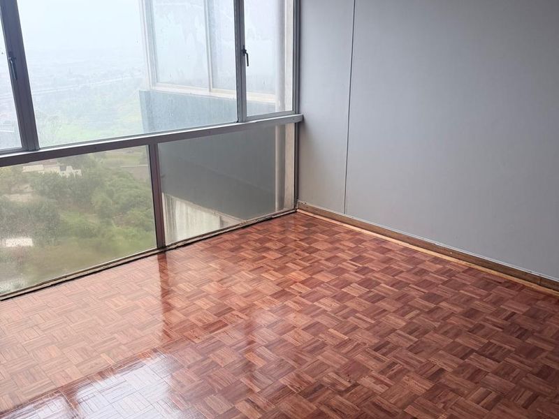 Breathtaking City & Harbour Views - Spacious Newly Renovated Apartment in Central - Photo 7
