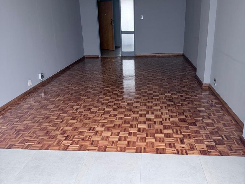 Breathtaking City & Harbour Views - Spacious Newly Renovated Apartment in Central - Photo 6