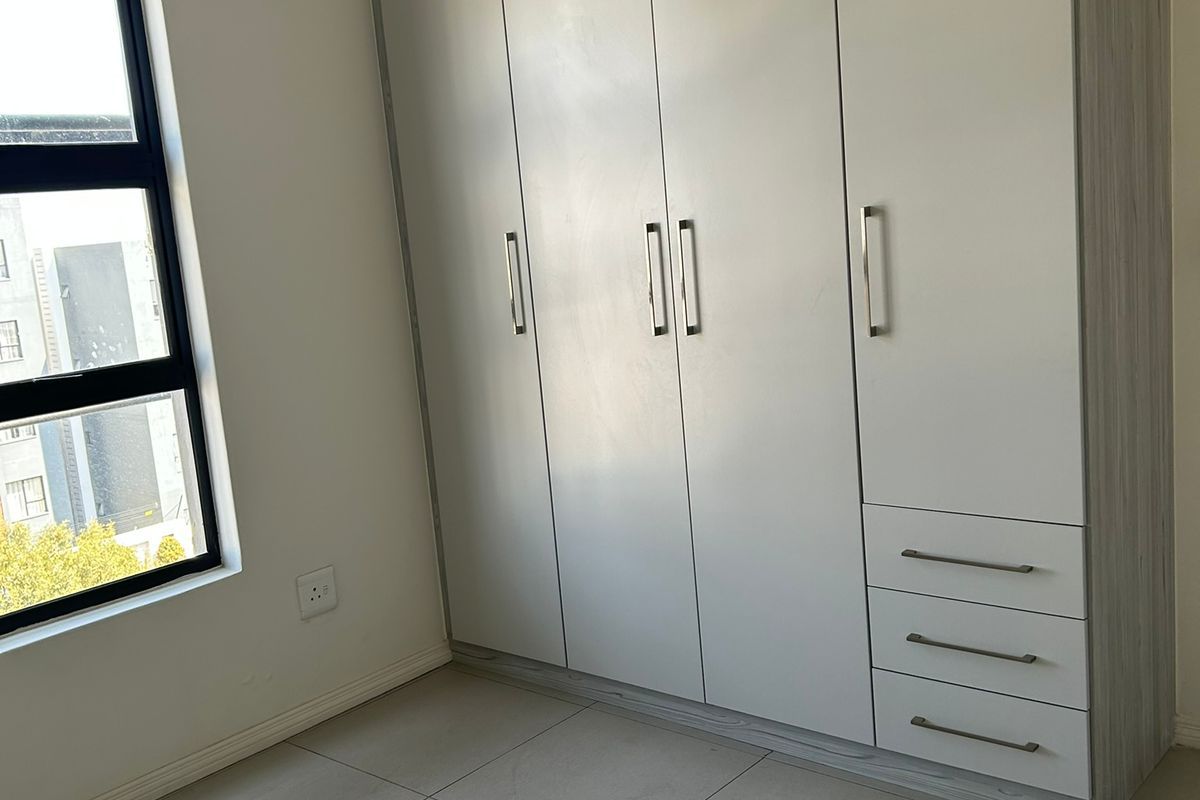 Modern 1 Bedroom Apartment on the 3rd Floor – 92 on New - Photo 3