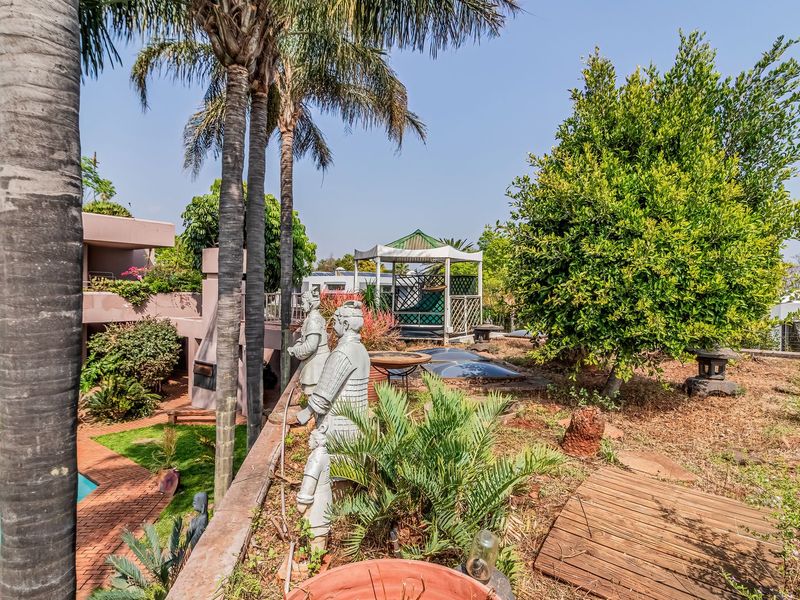 Exceptional Multi-Level Residence in Bedfordview - Photo 10