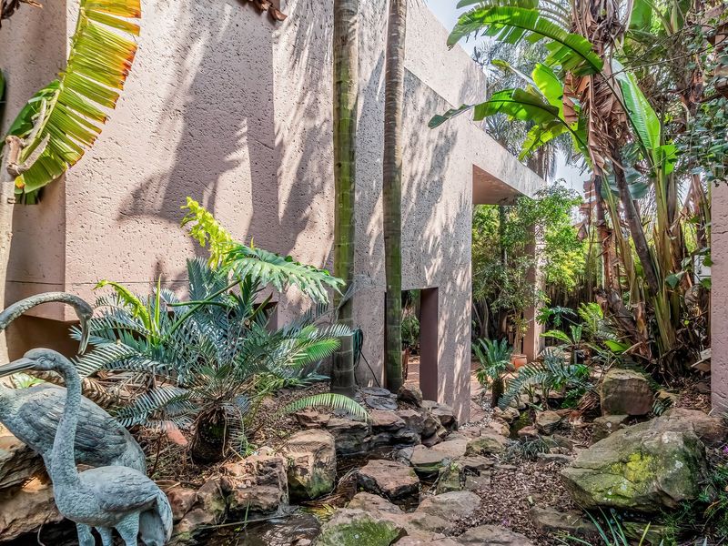 Exceptional Multi-Level Residence in Bedfordview - Photo 7