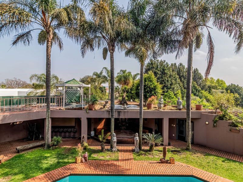 Exceptional Multi-Level Residence in Bedfordview - Photo 5