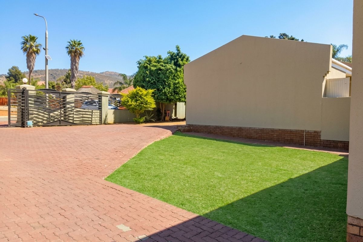 Top of the Range 60% Off-Grid Family Home To Rent - Photo 2