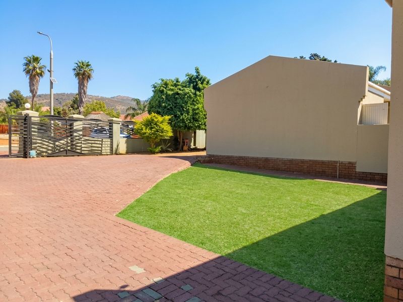 Top of the Range 60% Off-Grid Family Home To Rent - Photo 2