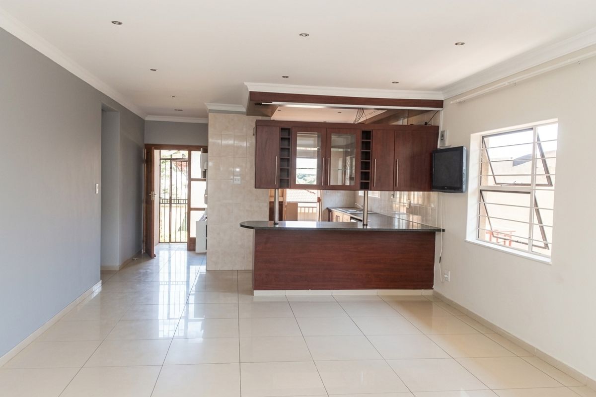 Top of the Range 60% Off-Grid Family Home To Rent - Photo 3