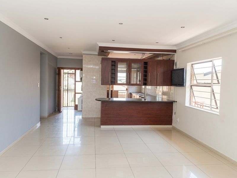 Top of the Range 60% Off-Grid Family Home To Rent - Photo 3