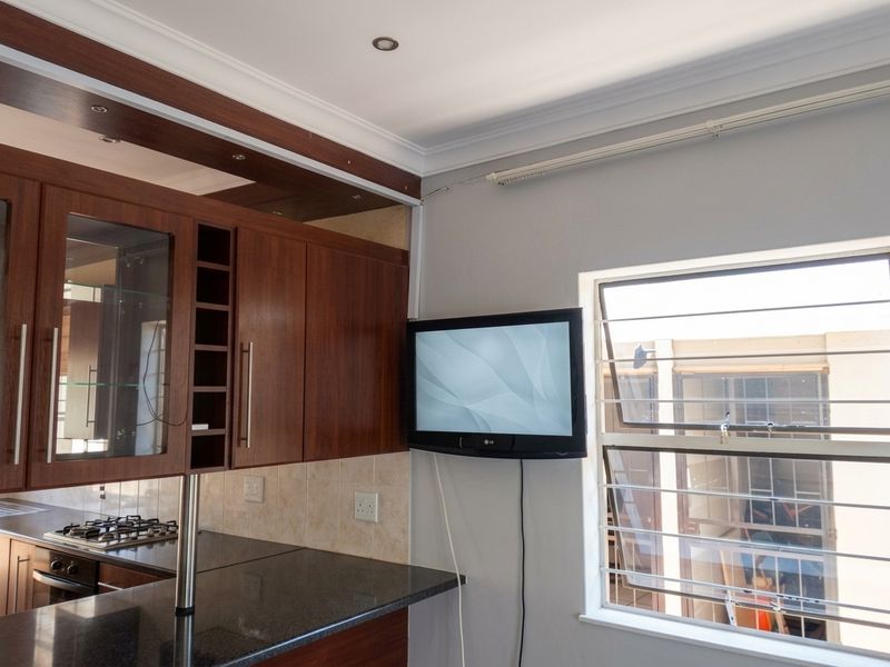 Top of the Range 60% Off-Grid Family Home To Rent - Photo 8