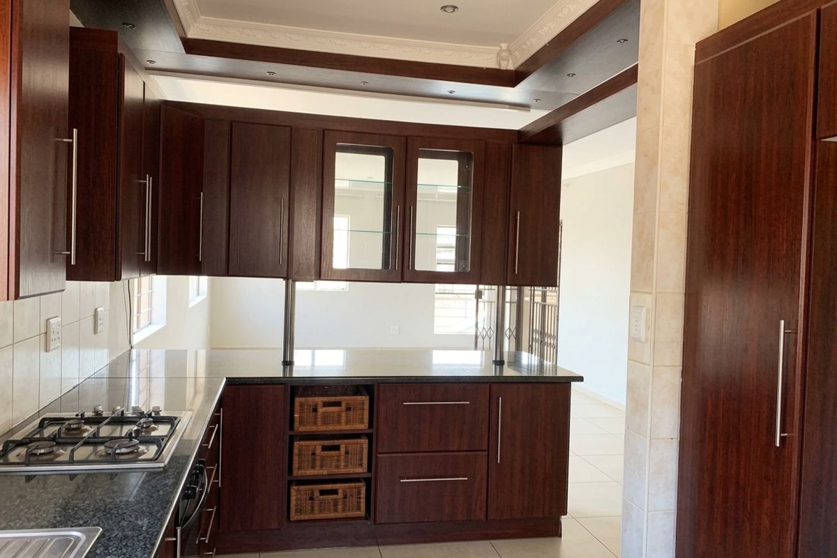 Top of the Range 60% Off-Grid Family Home To Rent - Photo 5