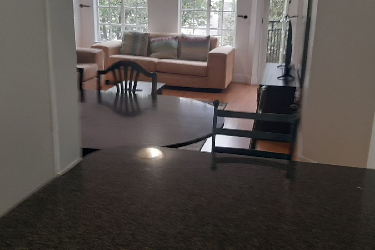 Spacious - 3 bedroom, 2 bathroom apartment to let in the heart of Morningside - Photo 2