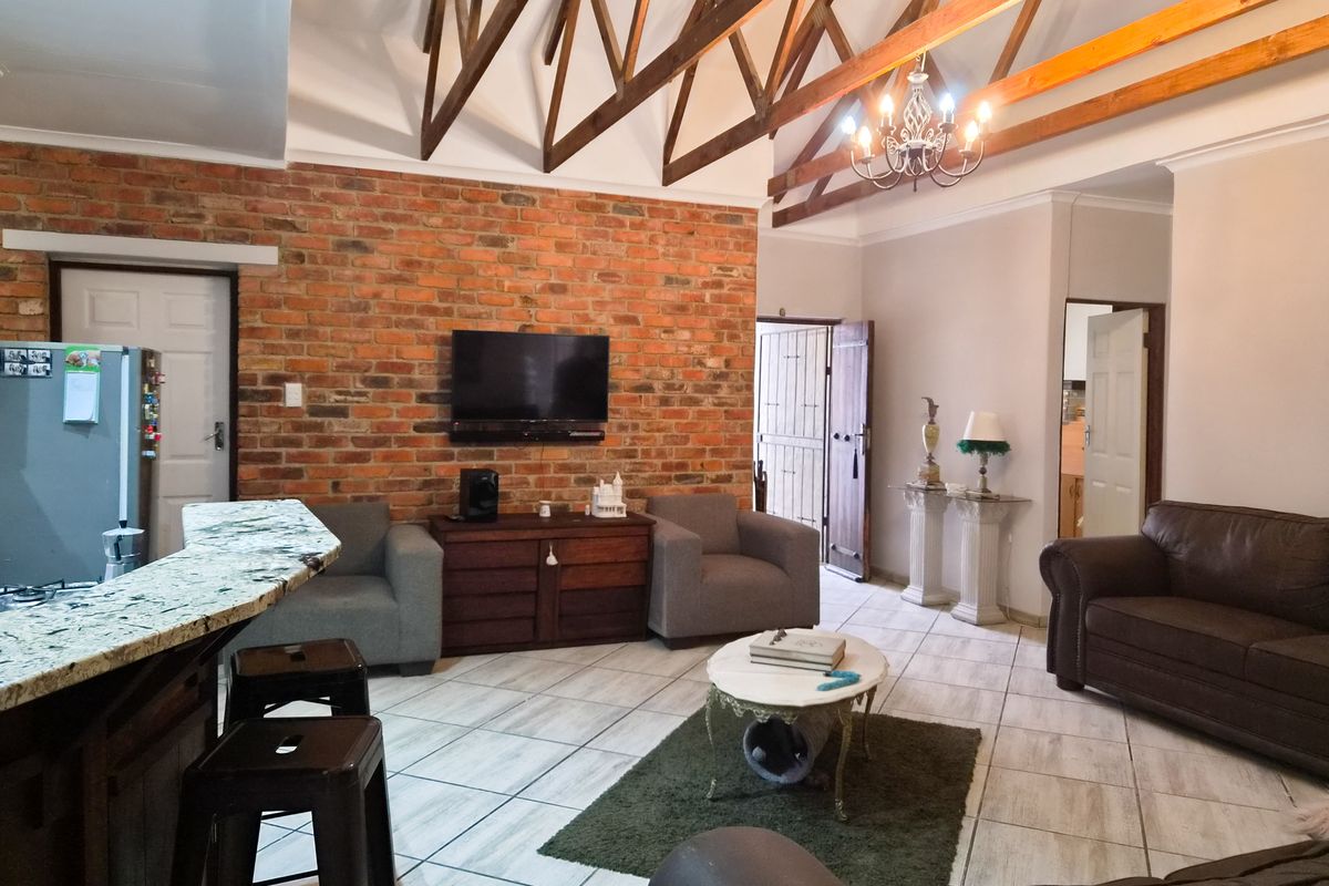 Modern and Comfortable 3 Bedroom Townhouse Living - Photo 2