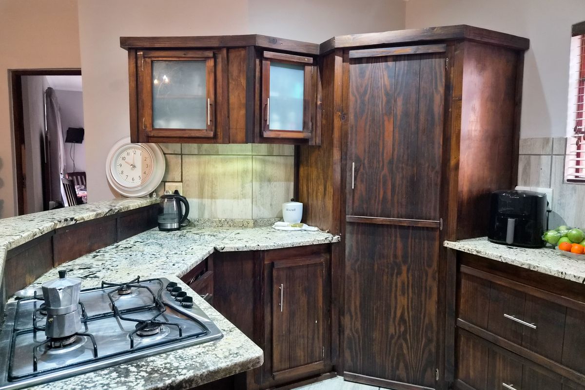 Modern and Comfortable 3 Bedroom Townhouse Living - Photo 4