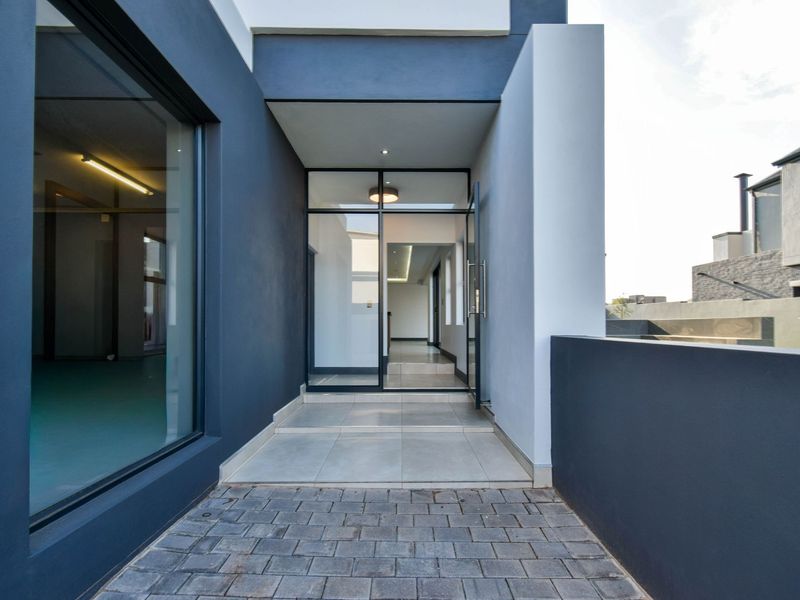 Double story home made for you! - Photo 2