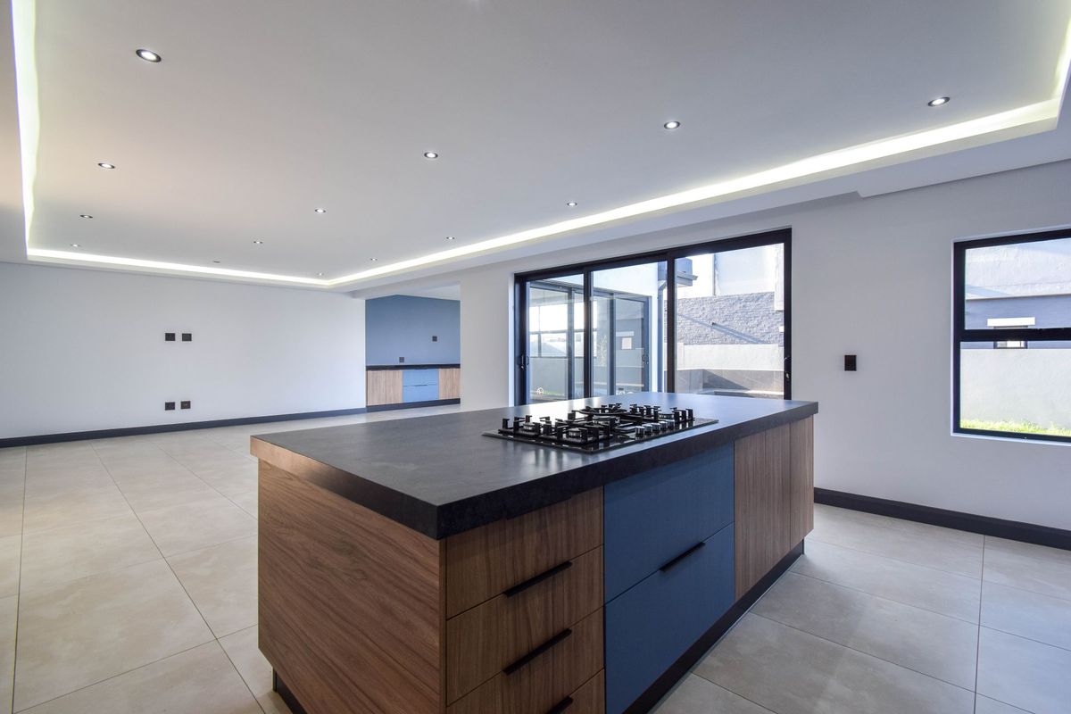 Double story home made for you! - Photo 5