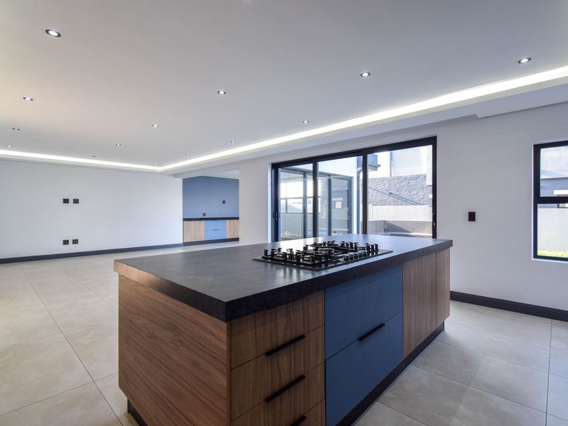 Double story home made for you! - Photo 5