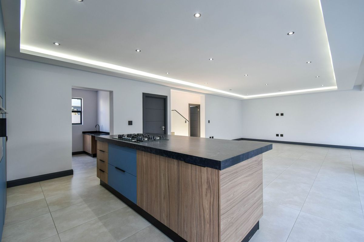 Double story home made for you! - Photo 3