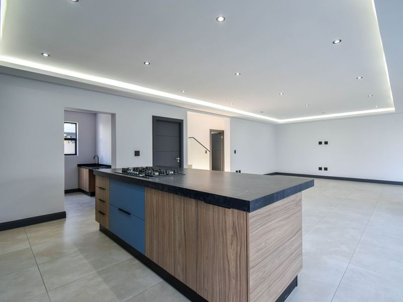 Double story home made for you! - Photo 3