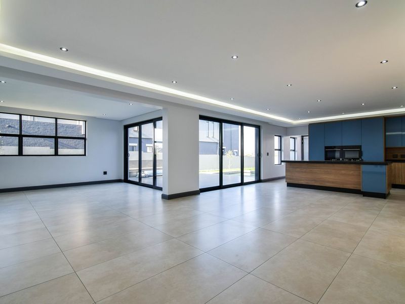 Double story home made for you! - Photo 10