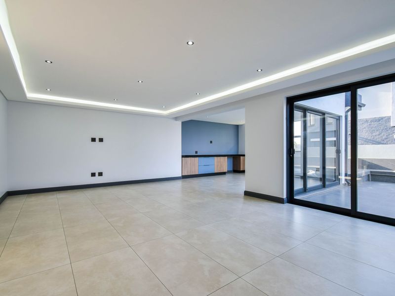 Double story home made for you! - Photo 9