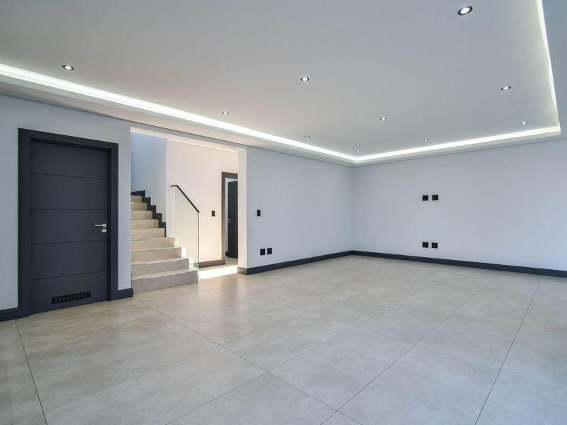 Double story home made for you! - Photo 8