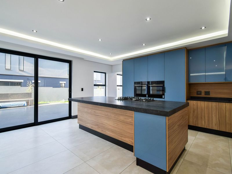 Double story home made for you! - Photo 7