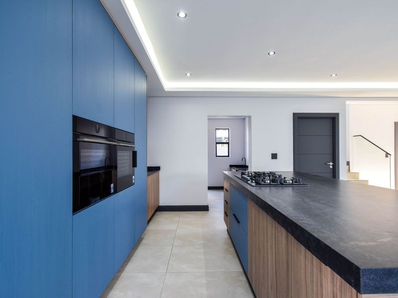 Double story home made for you! - Photo 4