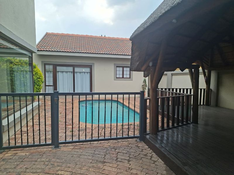 Luxury Estate Living inVanderbijlpark SE8 - Photo 6