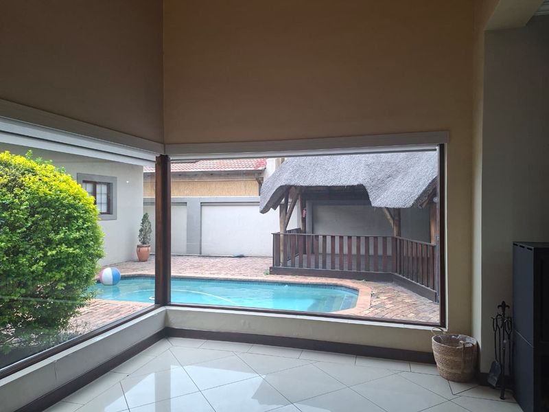 Luxury Estate Living inVanderbijlpark SE8 - Photo 3