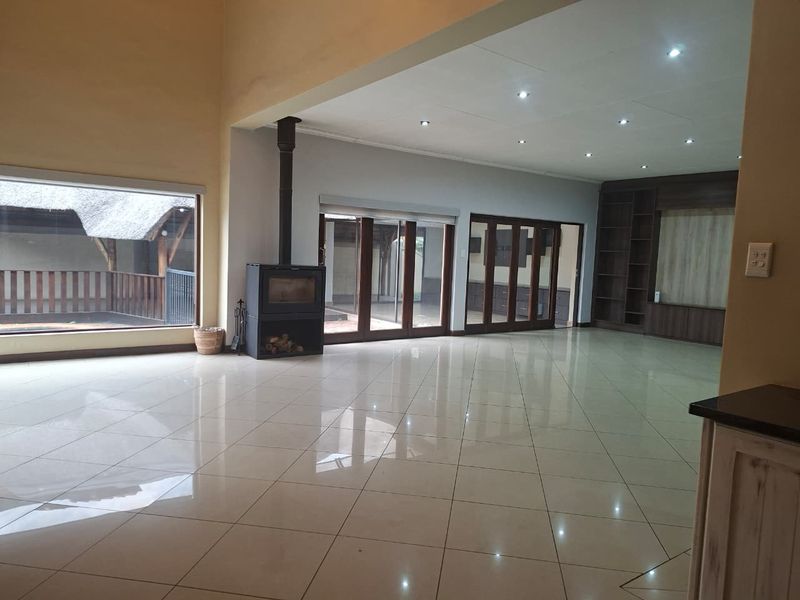 Luxury Estate Living inVanderbijlpark SE8 - Photo 2