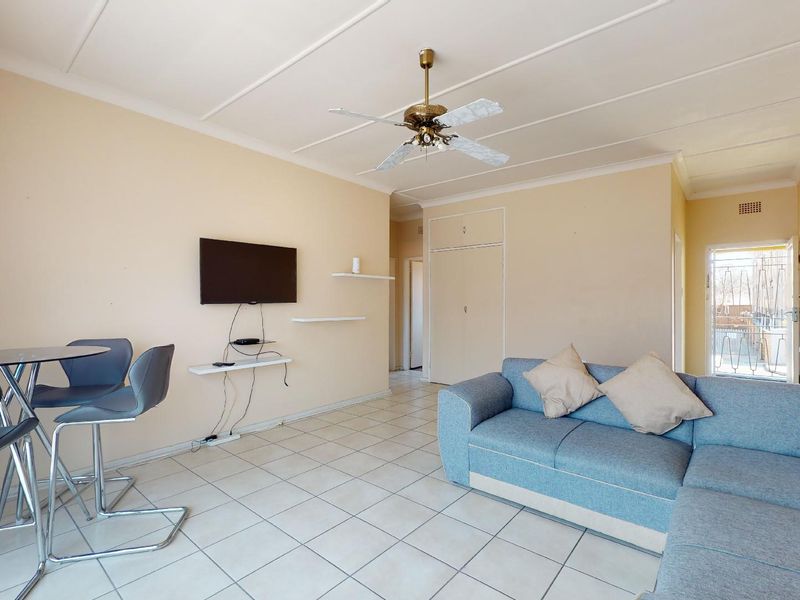 Perfect home not to be missed! - Photo 2