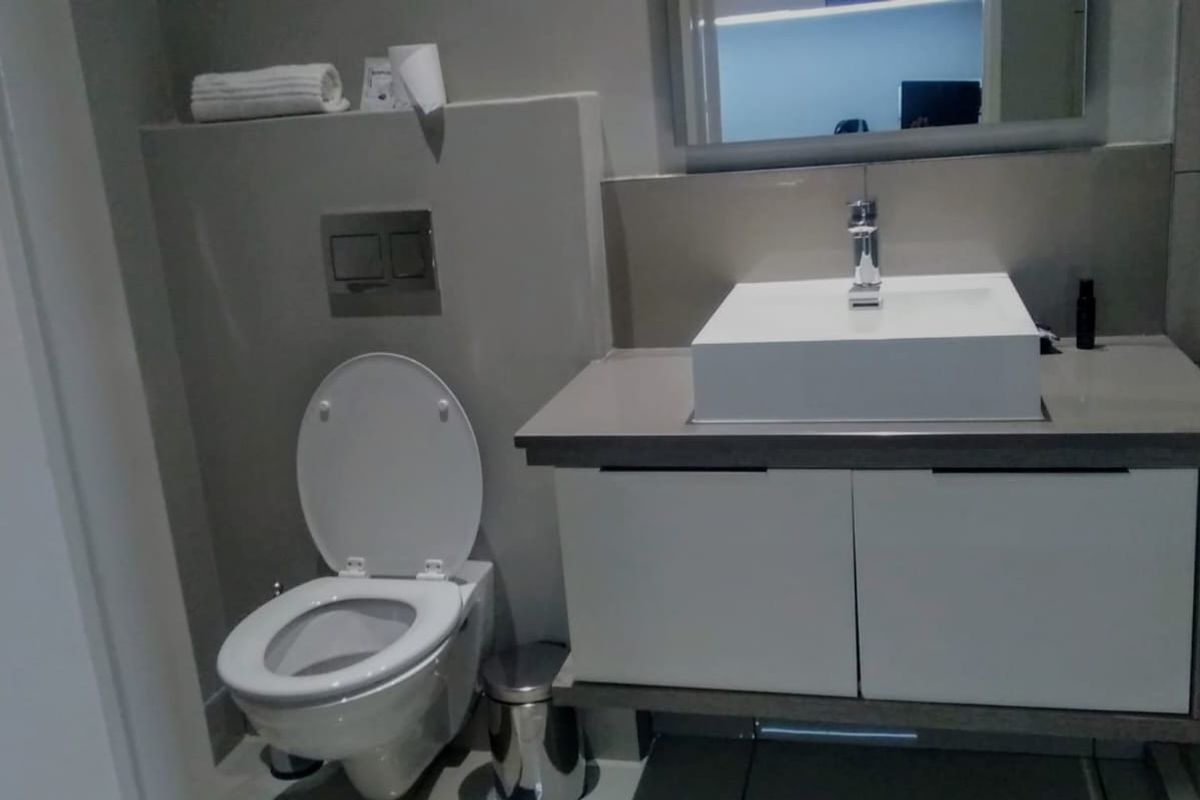 Fully Furnished To Let at The Capital Hotel and Apartments : Bachelor Unit R9,950 Monthly Rental - Photo 3