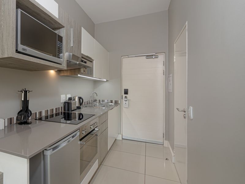Fully Furnished To Let at The Capital Hotel and Apartments : Bachelor Unit R9,950 Monthly Rental - Photo 2
