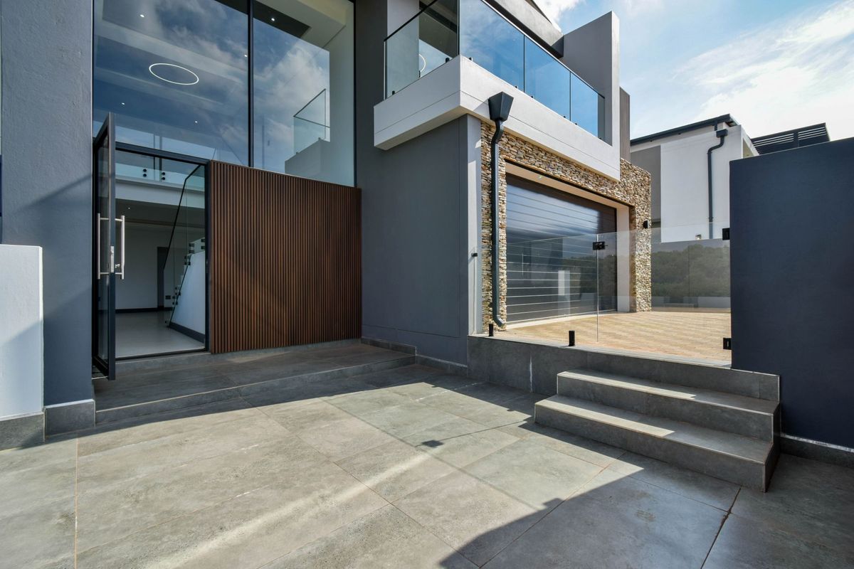 Luxury Corner-Stand Living in Fountainbrook Estate - Photo 3