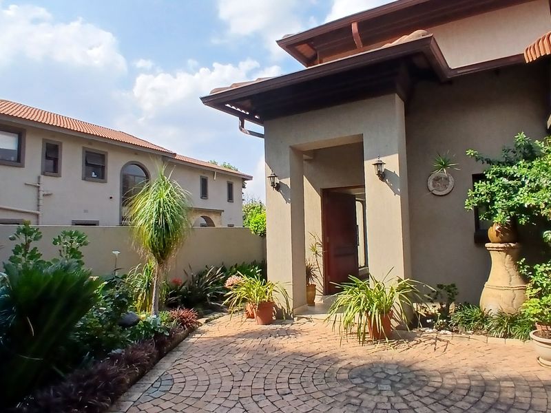Modern cluster for sale in Lambton. - Photo 3