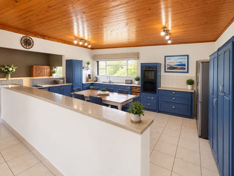 Lovely 4  Bedroom  house in sought after area in Hutten Heights - Photo 8