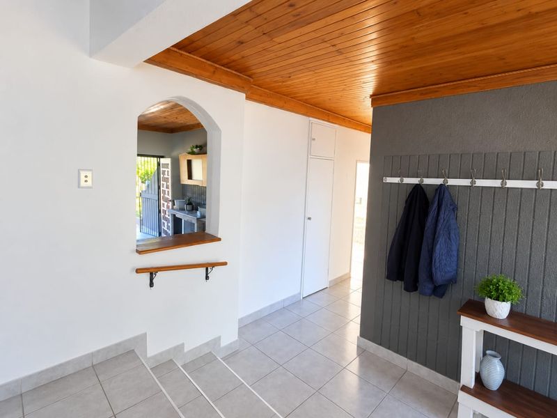 Lovely 4  Bedroom  house in sought after area in Hutten Heights - Photo 6