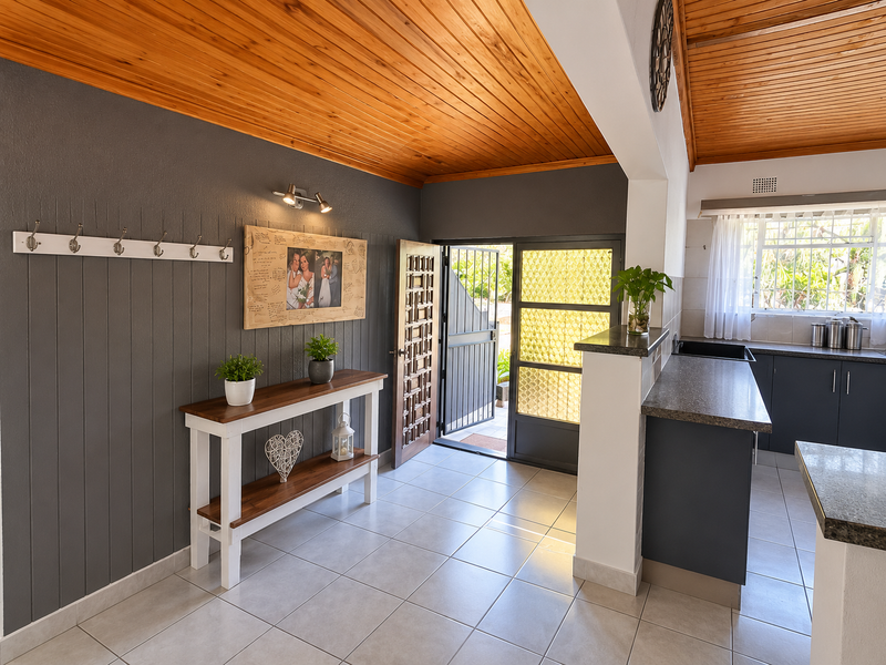 Lovely 4  Bedroom  house in sought after area in Hutten Heights - Photo 5